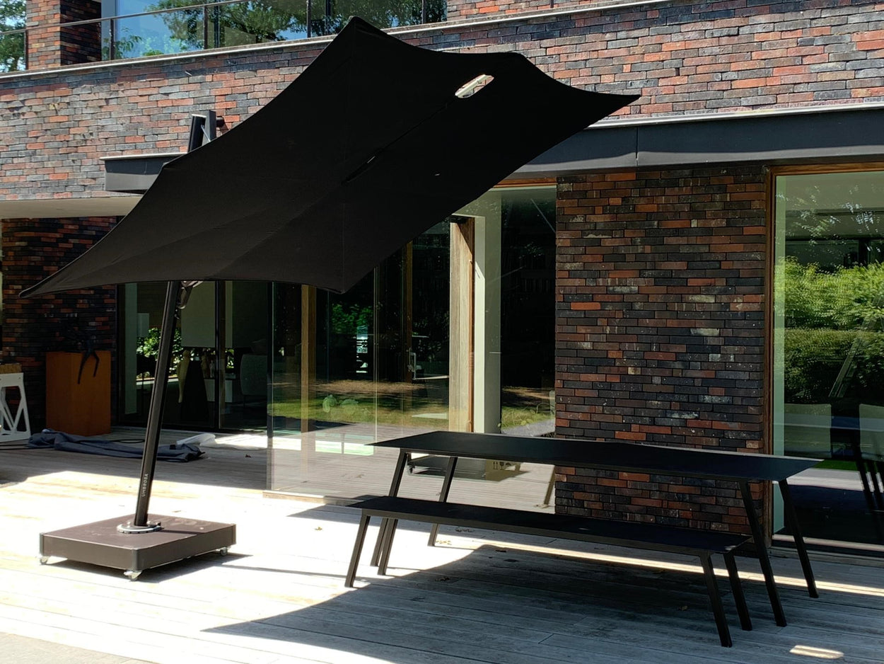 Spectra zwevende parasol 3 m - Black/Black + cover + parasolvoet